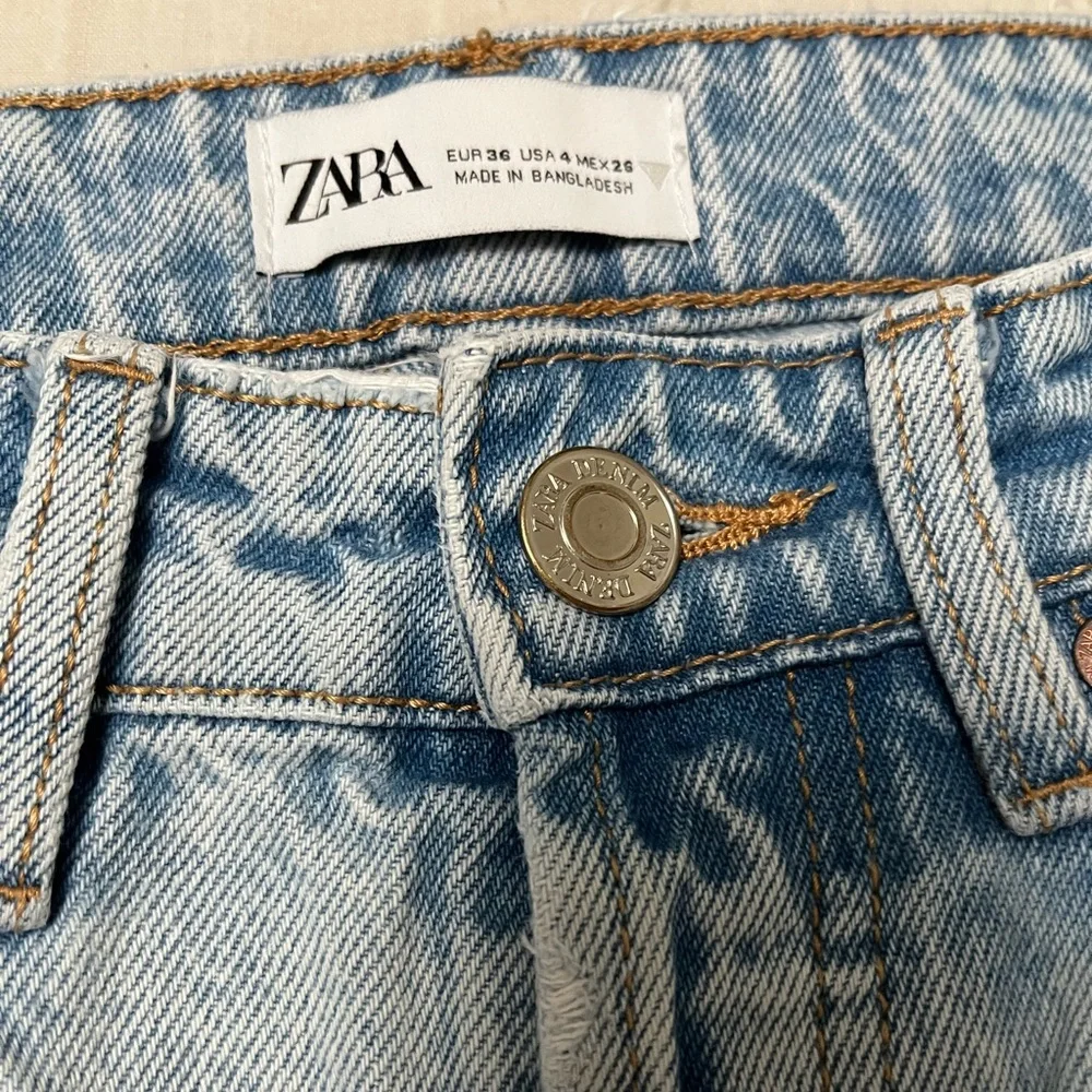 Zara Light Blue Straight Jeans - Picture 2 of 5